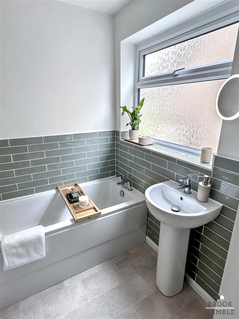 2 Bedroom Bungalow. Keats Walk in Eastbourne, East Sussex 8